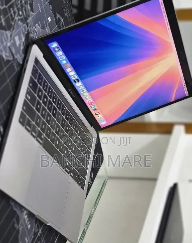 New Laptop Apple MacBook Pro 2019 16GB Intel Core i7 SSD 256GB