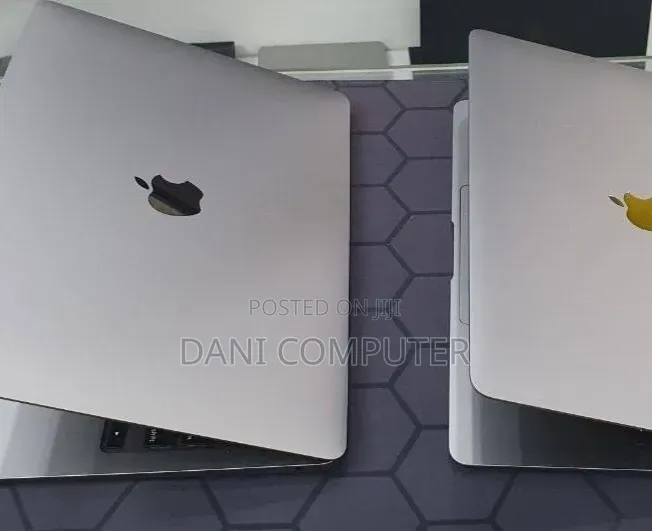 New Laptop Apple MacBook Pro 2020 M1 8GB Apple M1 SSD 256GB