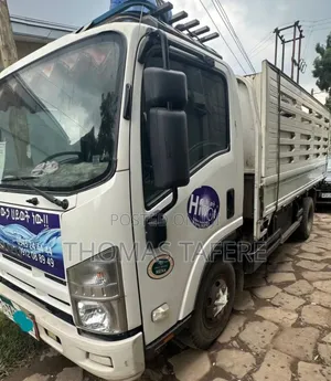 Isuzu ELF Truck 2021 White