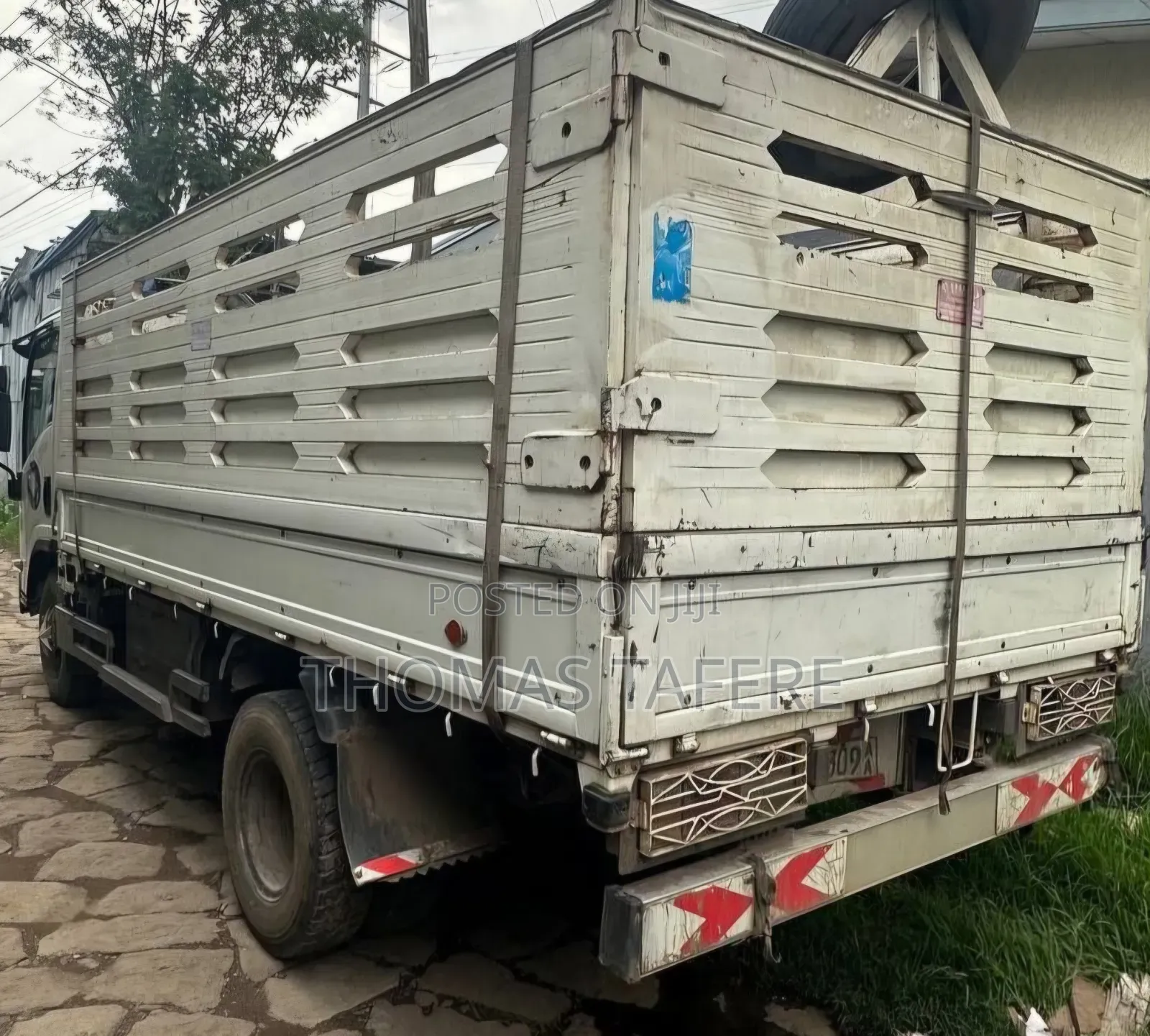 Isuzu ELF Truck 2021 White