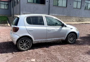 Toyota Vitz 2004 Silver