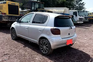 Toyota Vitz 2004 Silver
