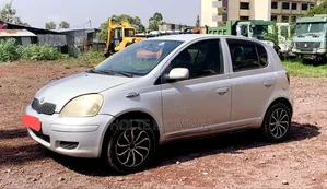 Toyota Vitz 2004 Silver