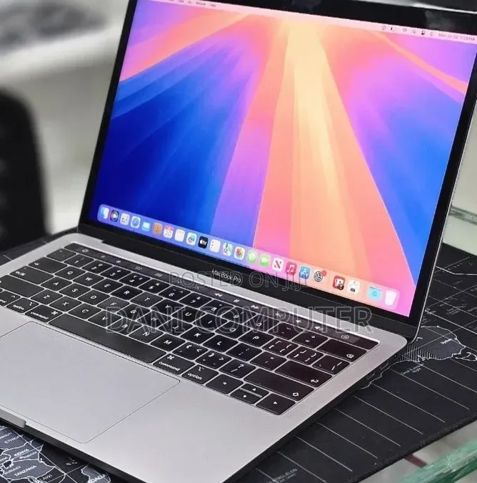 New Laptop Apple MacBook Pro 2019 16GB Intel Core i7 SSD 256GB