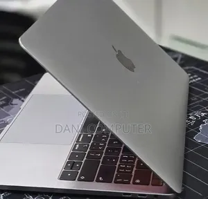 New Laptop Apple MacBook Pro 2019 16GB Intel Core i7 SSD 256GB