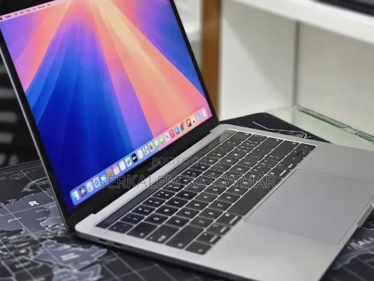 New Laptop Apple MacBook Pro 2019 16GB Intel Core i7 SSD 256GB