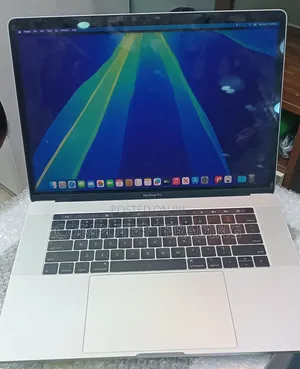New Laptop Apple MacBook Pro 2018 16GB Intel Xeon SSD 256GB