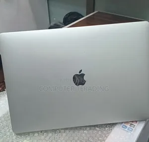 New Laptop Apple MacBook Pro 2018 16GB Intel Xeon SSD 256GB