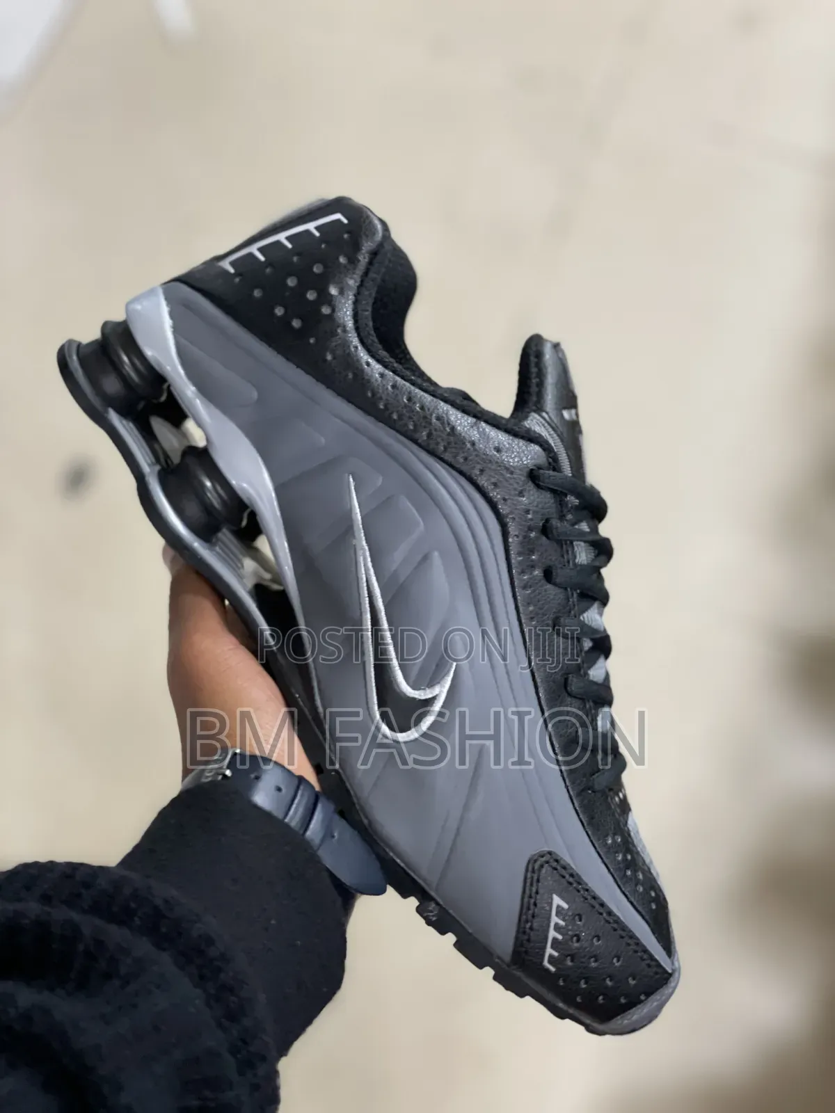 Nike Shox R4