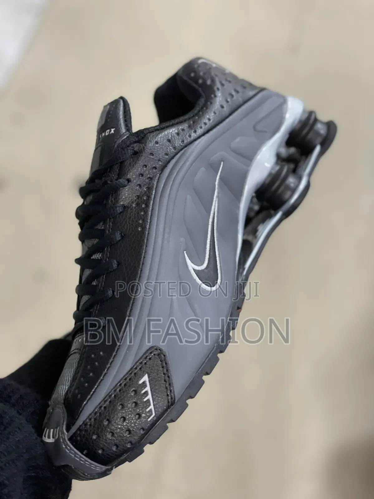 Nike Shox R4