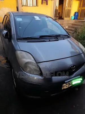 Toyota Yaris Base Hatchback 3dr 2010 Silver