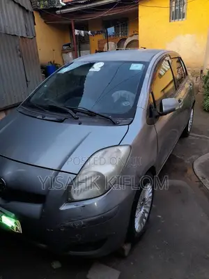 Toyota Yaris Base Hatchback 3dr 2010 Silver