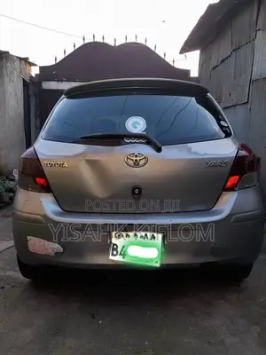 Toyota Yaris Base Hatchback 3dr 2010 Silver