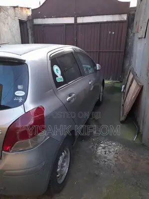 Toyota Yaris Base Hatchback 3dr 2010 Silver