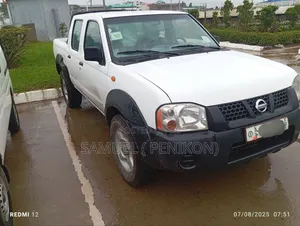Nissan Hardbody 2012 White