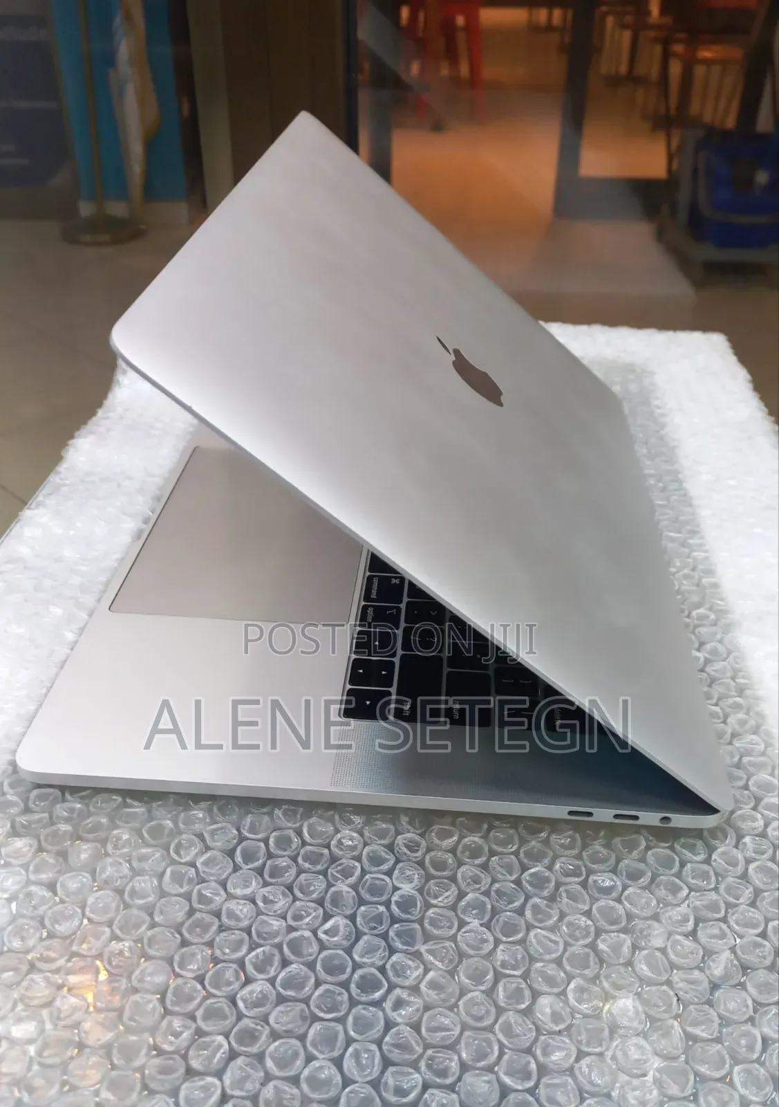 New Laptop Apple MacBook Pro 2018 16GB Intel Core i7 SSD 256GB