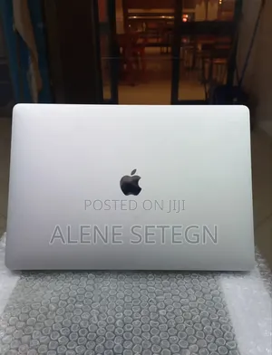 New Laptop Apple MacBook Pro 2018 16GB Intel Core i7 SSD 256GB