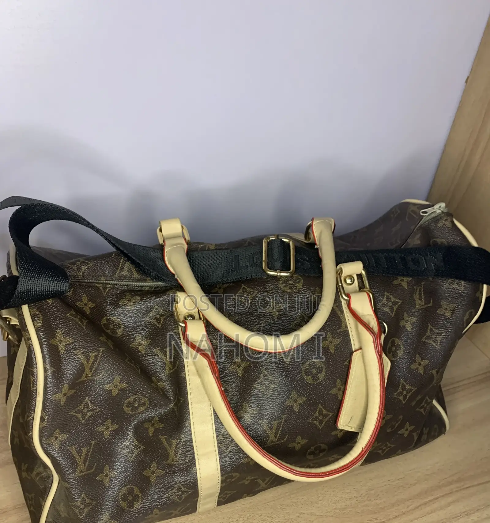 Louis Vuitton Keepall Bandoulière Bag