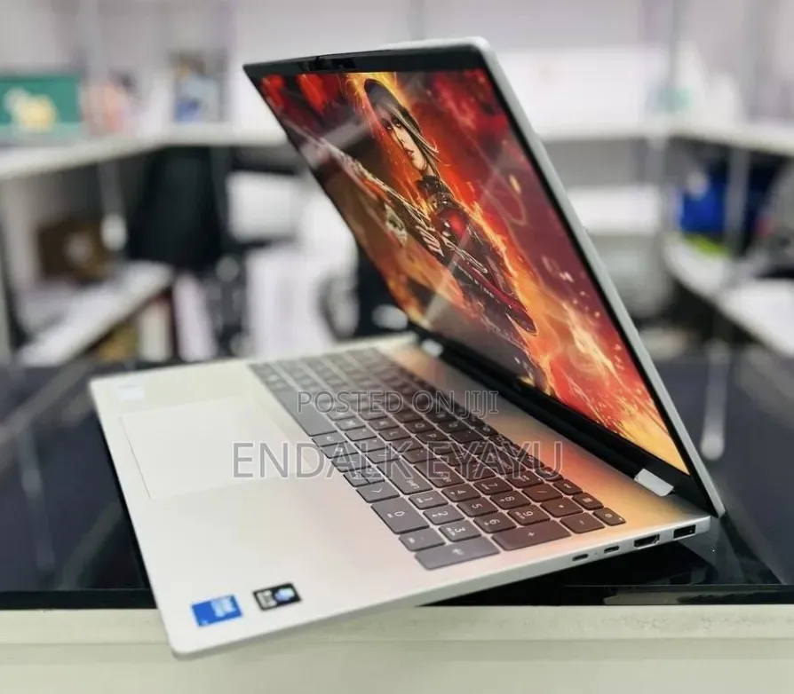 New Laptop HP OmniBook 7 16" 16GB Intel Core 7 SSD 512GB
