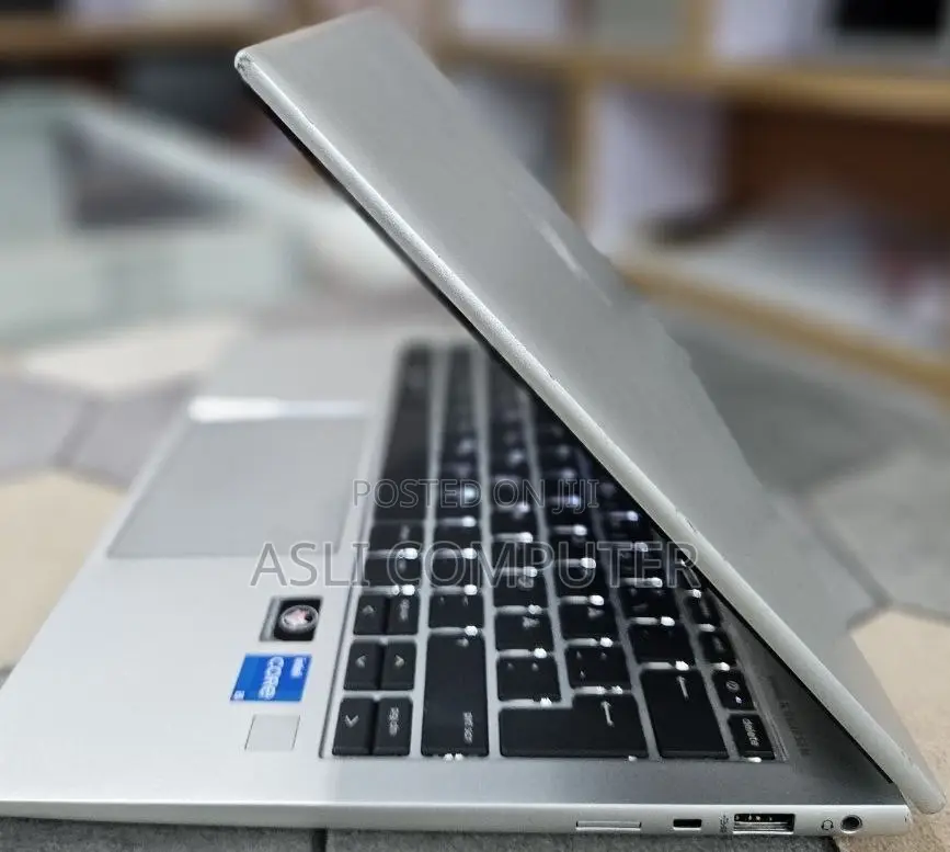 New Laptop HP EliteBook 830 G9 16GB Intel Core i5 SSD 512GB