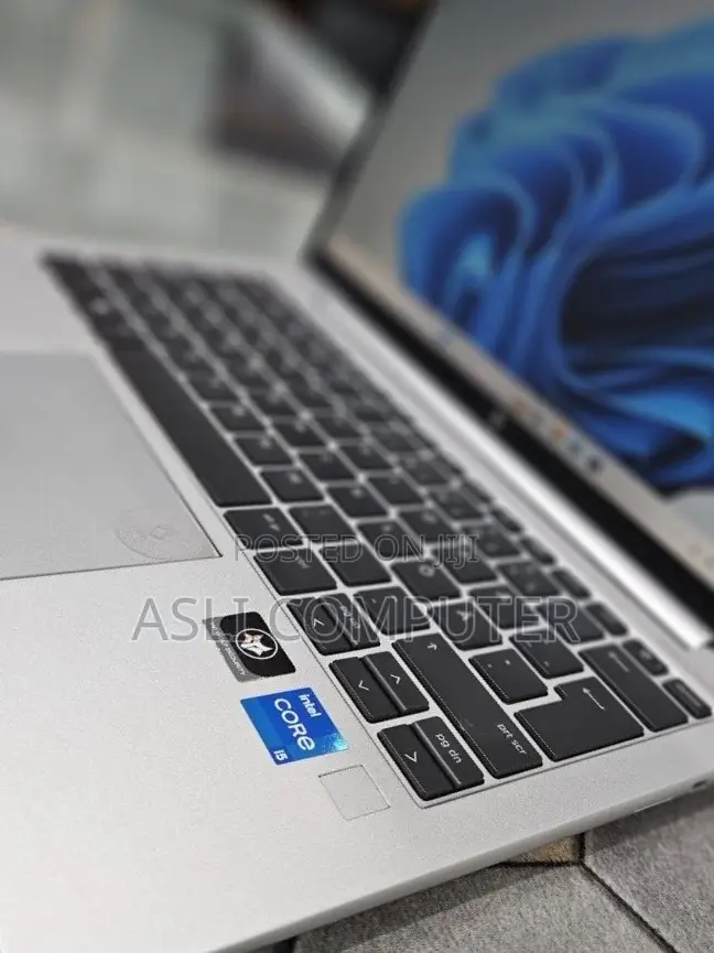 New Laptop HP EliteBook 830 G9 16GB Intel Core i5 SSD 512GB