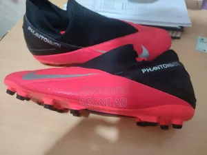 Nike Phantom Men Soccer Shoes Cleats