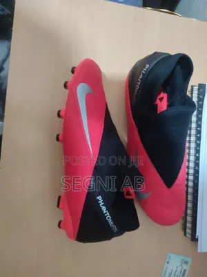 Nike Phantom Men Soccer Shoes Cleats
