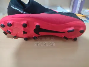 Nike Phantom Men Soccer Shoes Cleats