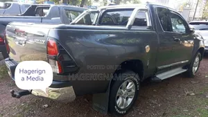 Toyota Hilux 2017 Gray