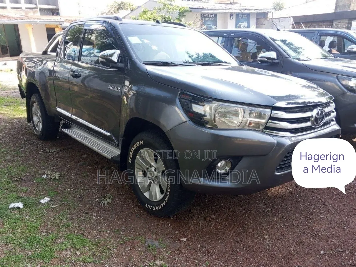Toyota Hilux 2017 Gray