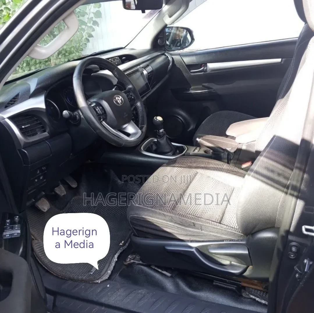 Toyota Hilux 2017 Gray