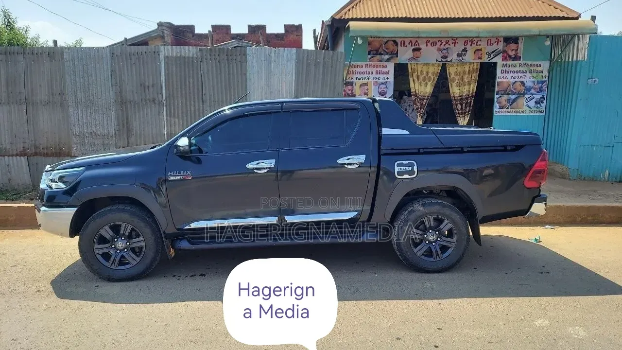 Toyota Hilux 2020 Blue