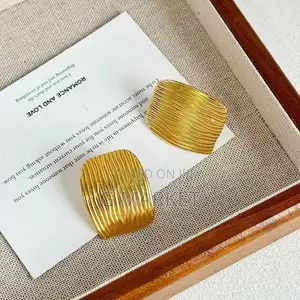 Erring Gold Color