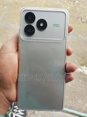 ZTE A35 12 GB Silver
