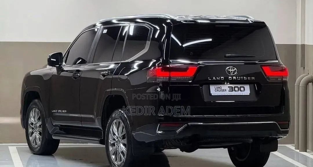 Toyota Land Cruiser 2023 Black