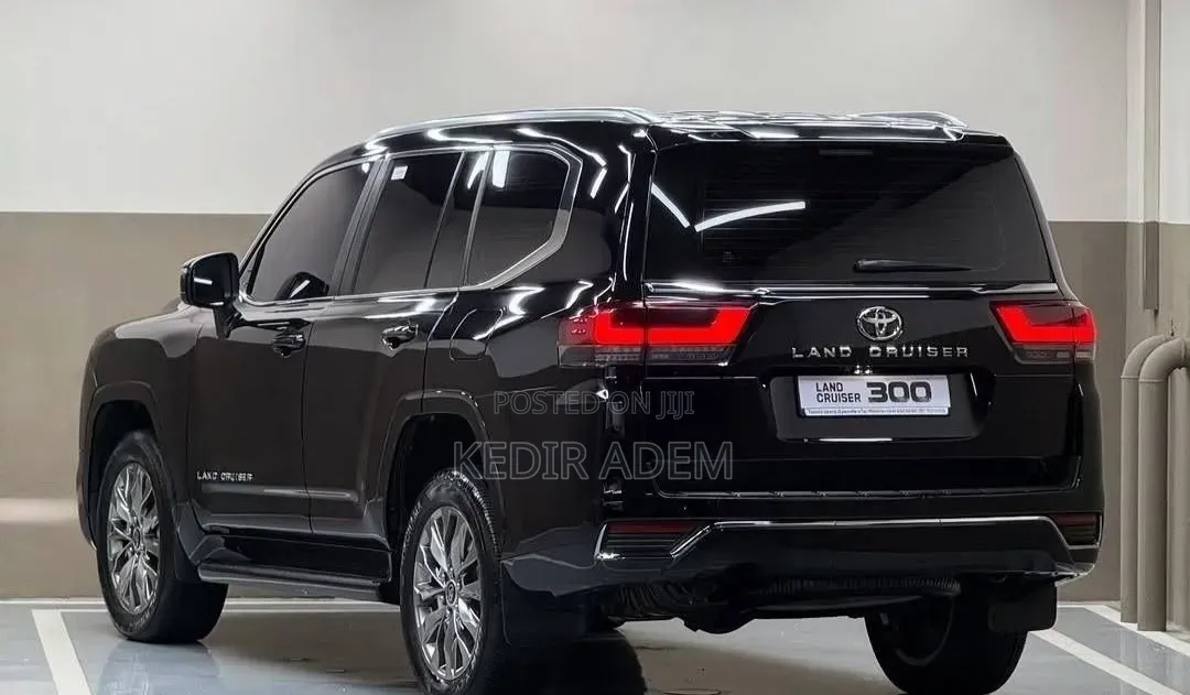 Toyota Land Cruiser 2023 Black