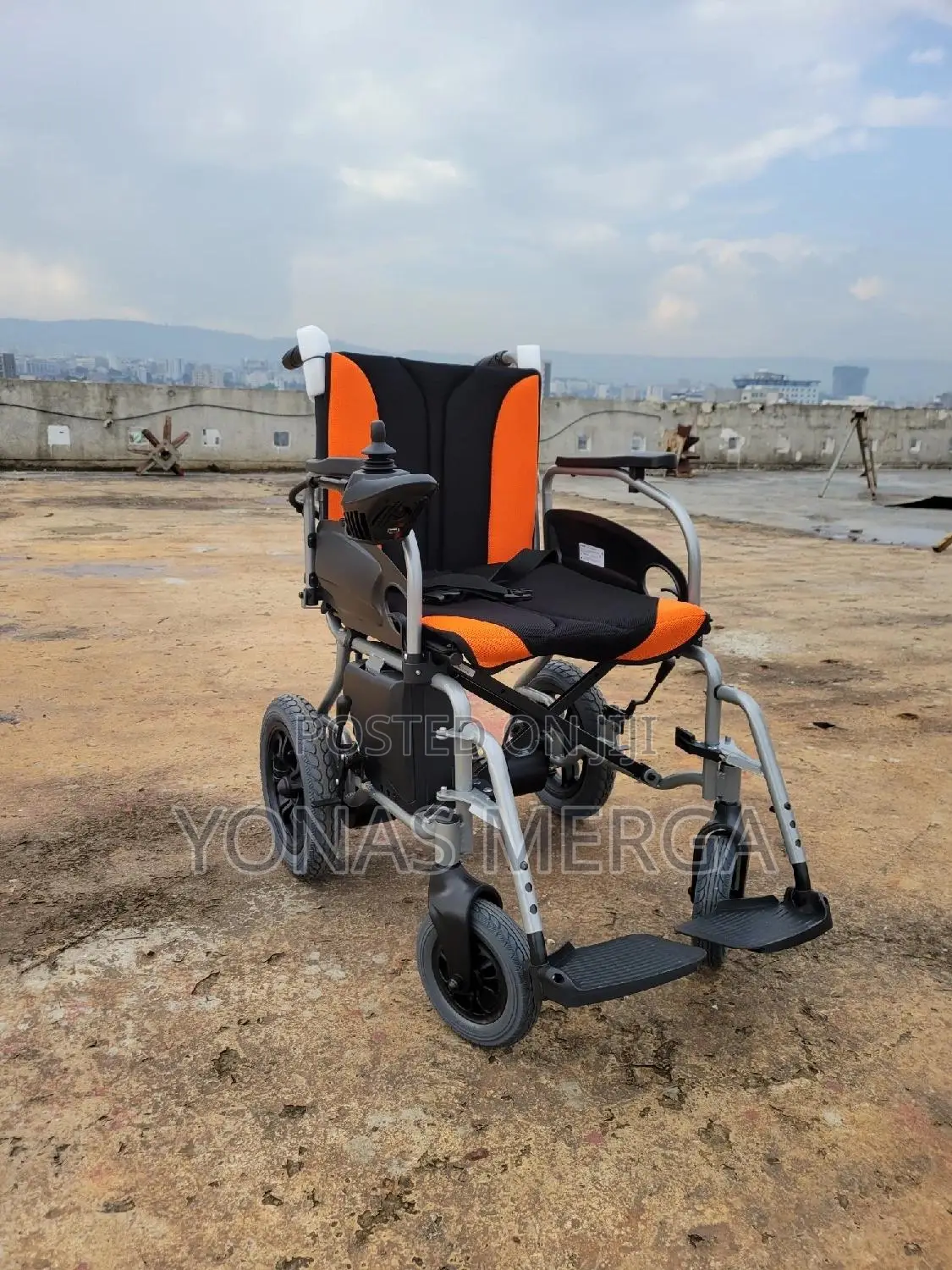 Moter wheelchair爻我Dual Modes: Automatic and manual宦雀Adjustable Armrest