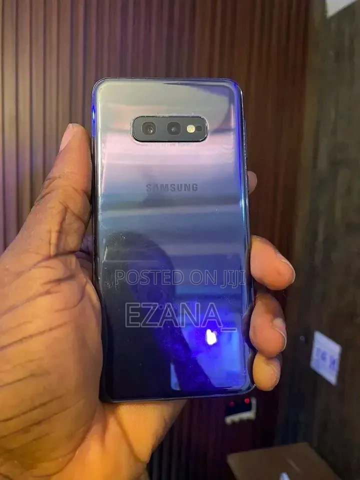 Samsung Galaxy S10e 128 GB Silver