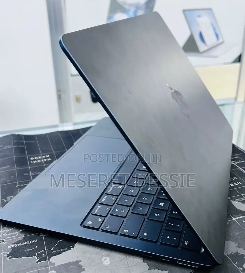New Laptop Apple MacBook Air 2022 M2 16GB Apple M2 SSD 512GB