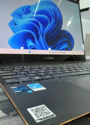 New Laptop Asus UX360CA 16GB Intel Core i7 SSD 512GB