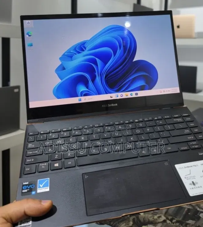 New Laptop Asus UX360CA 16GB Intel Core i7 SSD 512GB