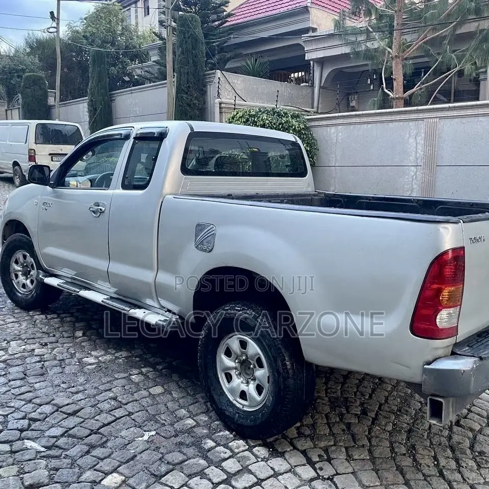 Toyota Hilux 2006 Silver
