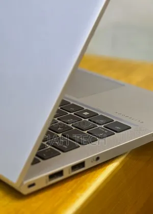 New Laptop HP EliteBook 830 G8 16GB Intel Core i5 SSD 512GB