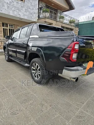 Toyota Hilux 2016 Black