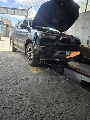 Toyota Hilux 2016 Black