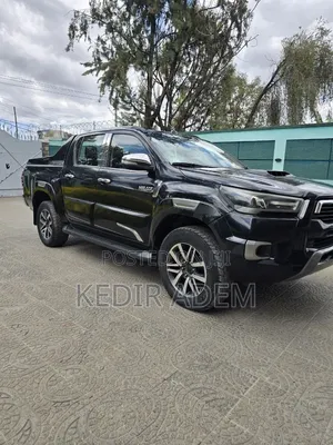 Toyota Hilux 2016 Black