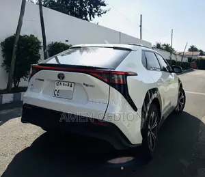 Toyota bZ4X Limited AWD 2024 White