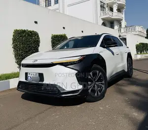 Toyota bZ4X Limited AWD 2024 White