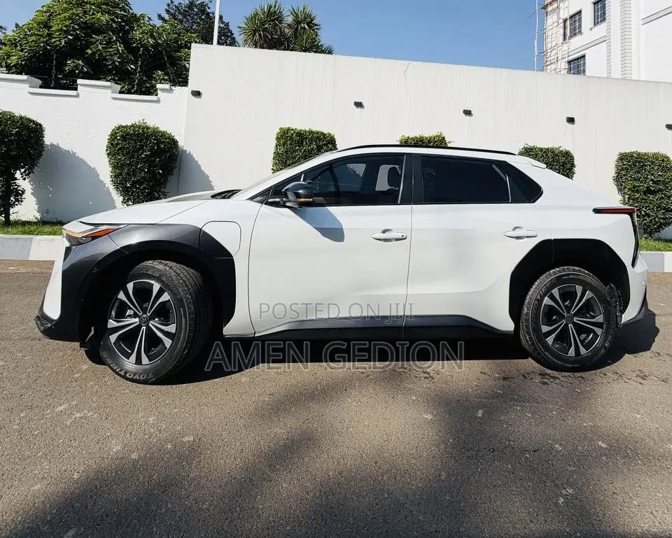 Toyota bZ4X Limited AWD 2024 White