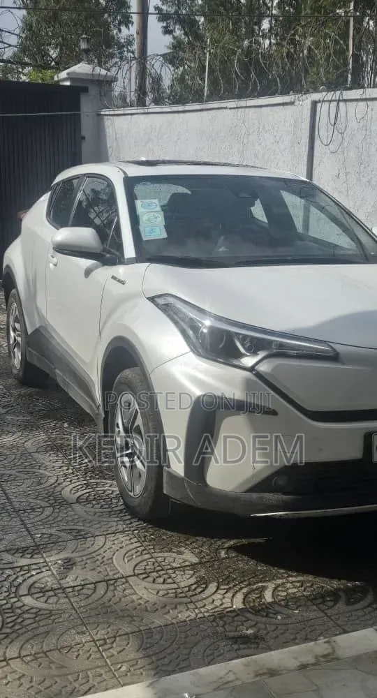 Toyota C-HR 2023 White